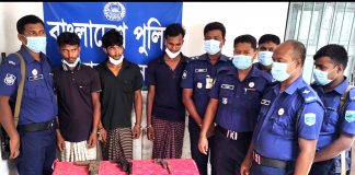 রাজশাহীর বাঘা সীমান্ত এলাকা থেকে ৩টি থেকে দেশীয় অস্ত্রসহ ৩ জন আটক